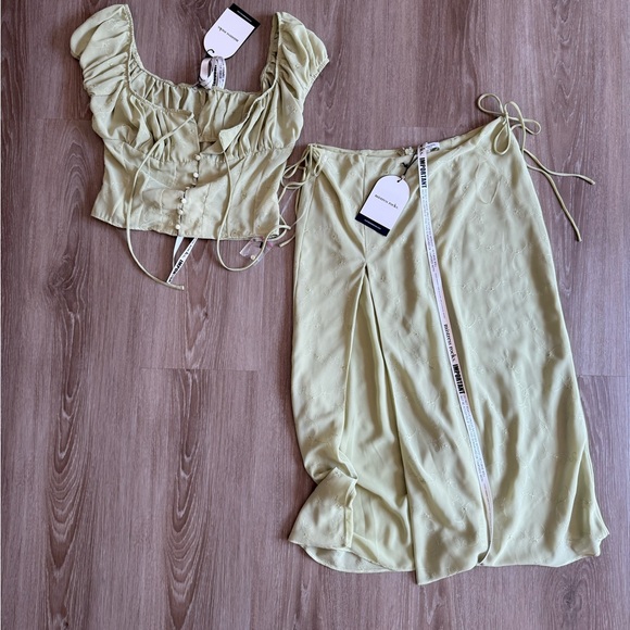 Elegant Green Top & Skirt Set - Picture 1 of 8